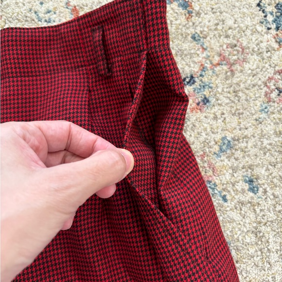 Liz Claiborne red and black houndstooth wool pencil skirt with pockets - Picture 3 of 10